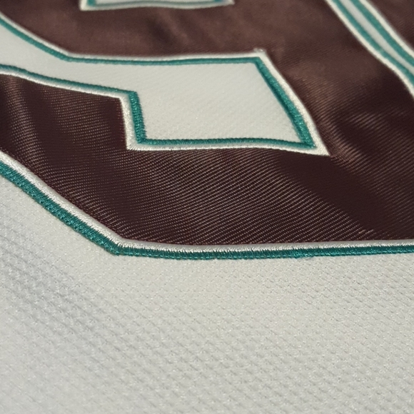 Nwt Mighty Ducks Conway Hockey Jersey Authentic - Picture 9 of 12